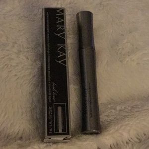 New! 💋 MaryKay Lashlove Waterproof mascara💋